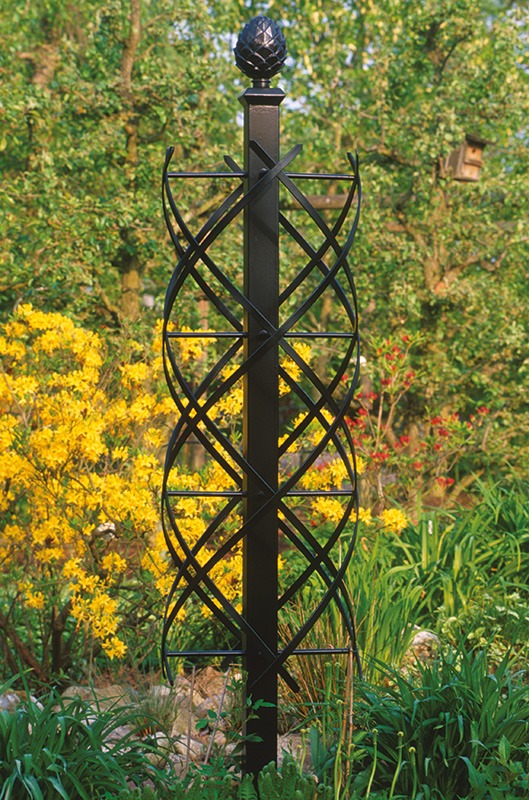 Decorative iron fence design